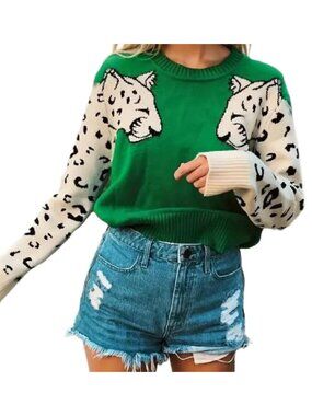 NWOT Women’s Green Snow Leopard Sleeve Crewneck Sweater Size XL